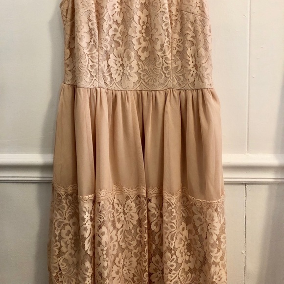 Peach, Blush, Lace Dress - Picture 3 of 4